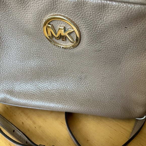 Michael Kors brown/tan cross body sling bag with chain Adjustable strap. - Picture 4 of 7